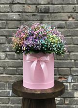 Цветочная композиция из Гипсофила и Розы в шляпной коробке в Михайловске Свердловской области