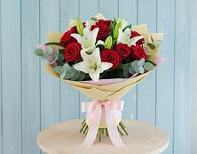 Букет цветов из:  Лилии и Розы в Михайловске Свердловской области