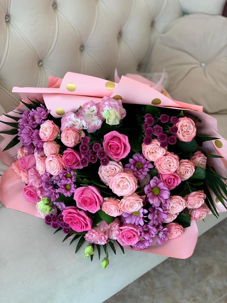 Букет цветов из: Хризантемы, Розы и Лизиантусы в Михайловске Свердловской области