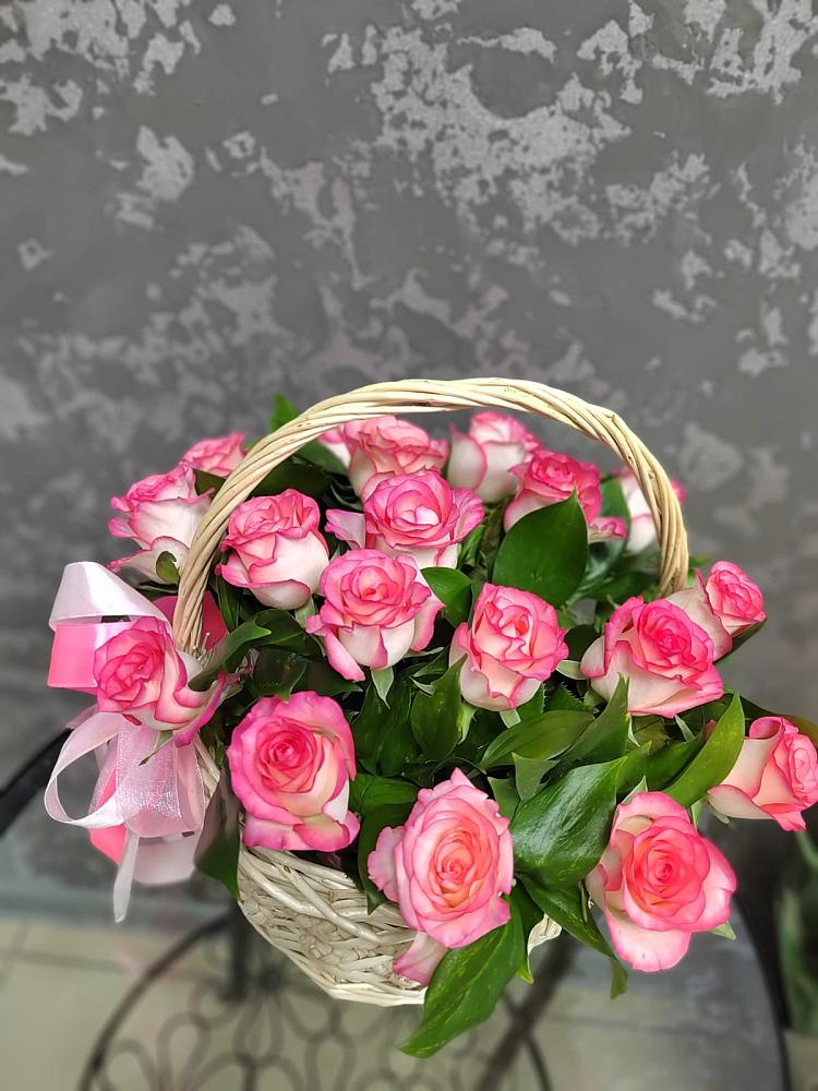 Цветочная композиция из Розы в корзине в Михайловске Свердловской области