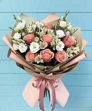 Букет цветов из:  Розы, Альстромерии и Лизиантусы в Михайловске Свердловской области
