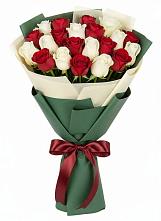 Букет Микс из красных и белых роз в Михайловске Свердловской области