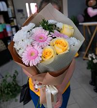 Букет цветов из:  Герберы, Розы и Хризантемы в Михайловске Свердловской области