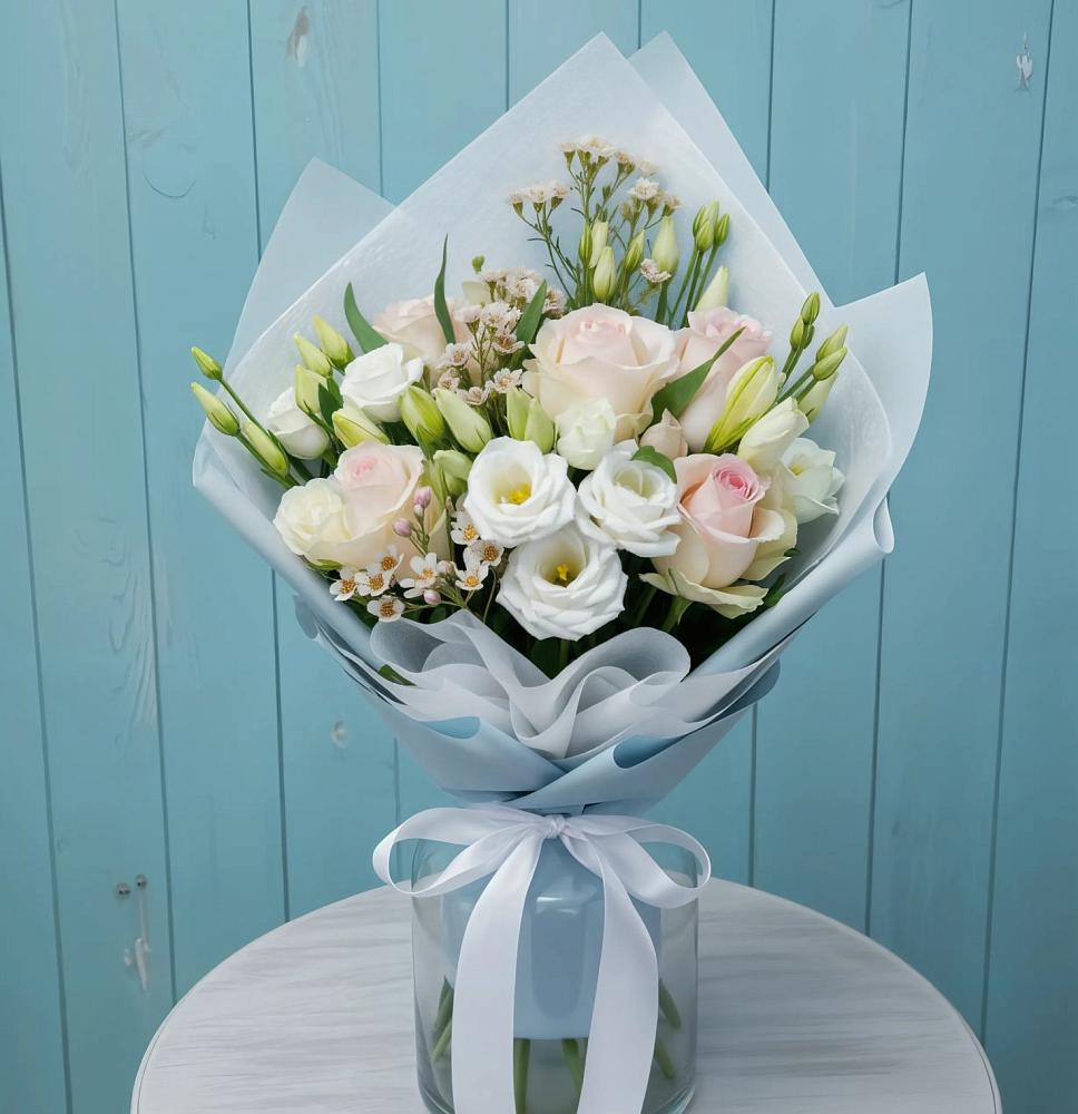 Букет цветов из: Розы и Лизиантусы в Михайловске Свердловской области