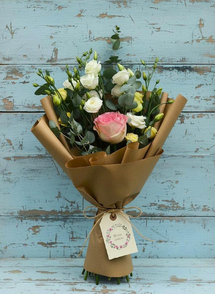 Букет цветов из: Розы и Лизиантусы в Михайловске Свердловской области