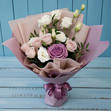 Букет цветов из:  Розы и Лизиантусы в Михайловске Свердловской области
