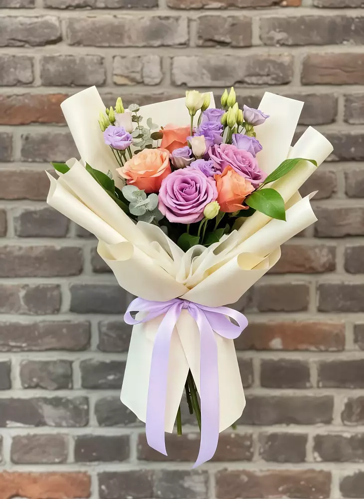 Букет цветов из: Лизиантусы и Розы в Михайловске Свердловской области