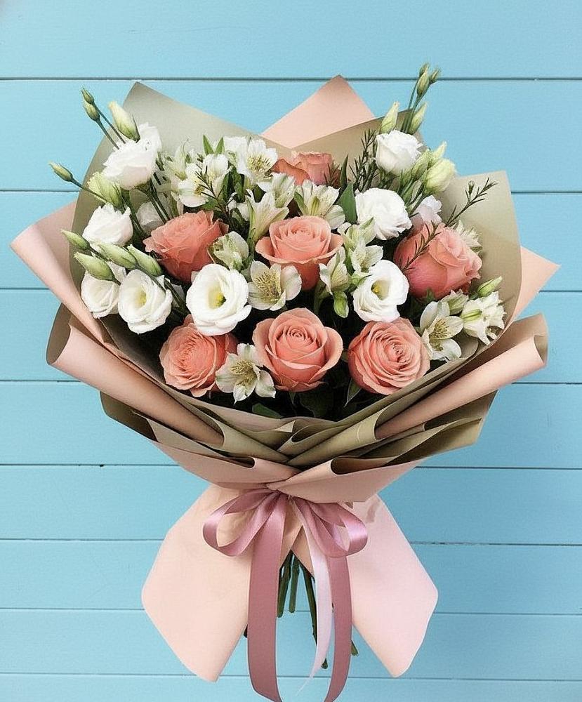Букет цветов из: Розы, Альстромерии и Лизиантусы в Михайловске Свердловской области