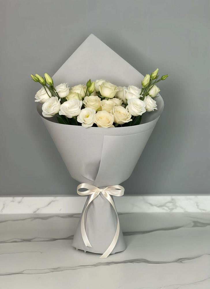 Букет цветов из: Розы и Лизиантусы в Михайловске Свердловской области