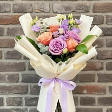 Букет цветов из:  Лизиантусы и Розы в Михайловске Свердловской области