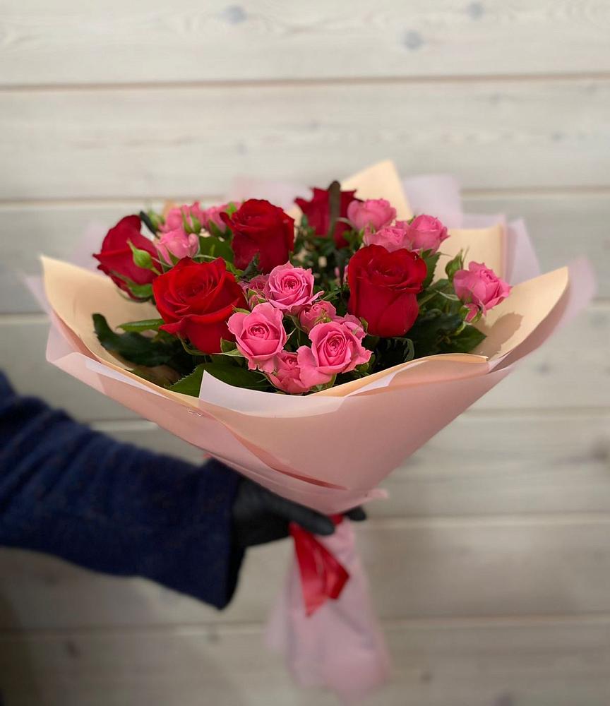 Букет цветов из: Розы в Михайловске Свердловской области
