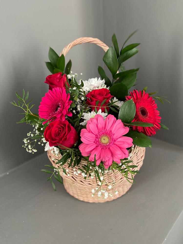 Цветочная композиция из Розы, Хризантемы и Герберы в корзине в Михайловске Свердловской области