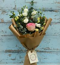 Букет цветов из:  Розы и Лизиантусы в Михайловске Свердловской области