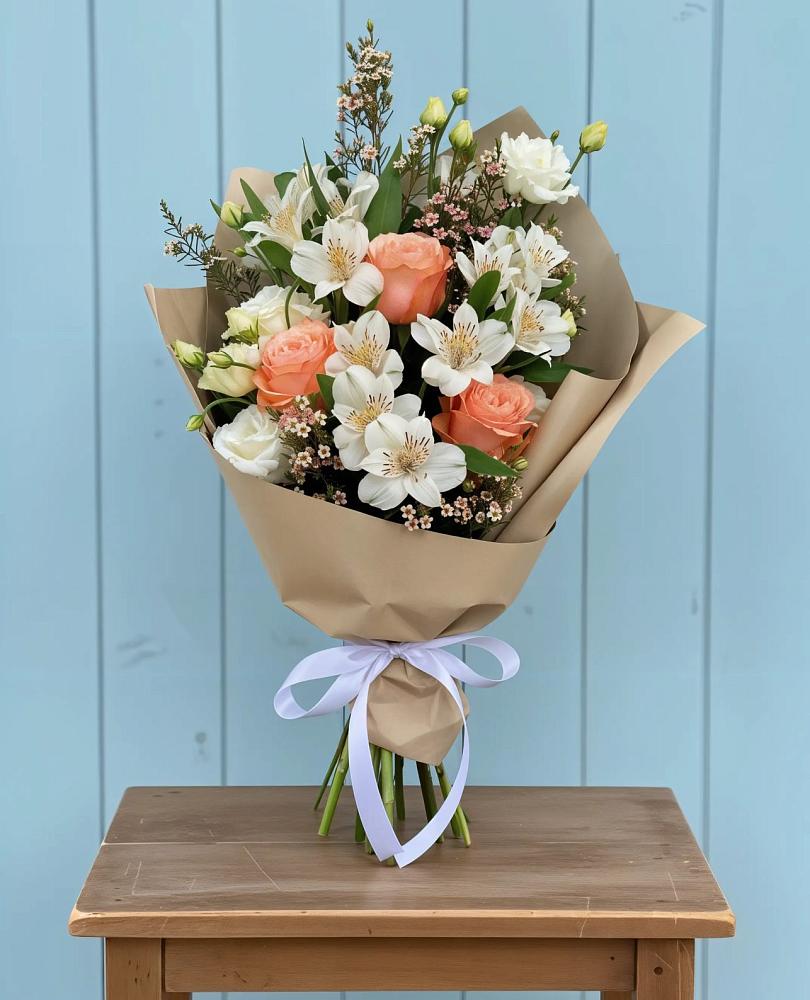 Букет цветов из: Альстромерии, Лизиантусы, Розы и Хризантемы в Михайловске Свердловской области